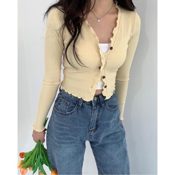 Cream Ribbed Cropped Cardigan Button Front Ruffle Trim Lightweight Knit Top - Picture 4 of 8